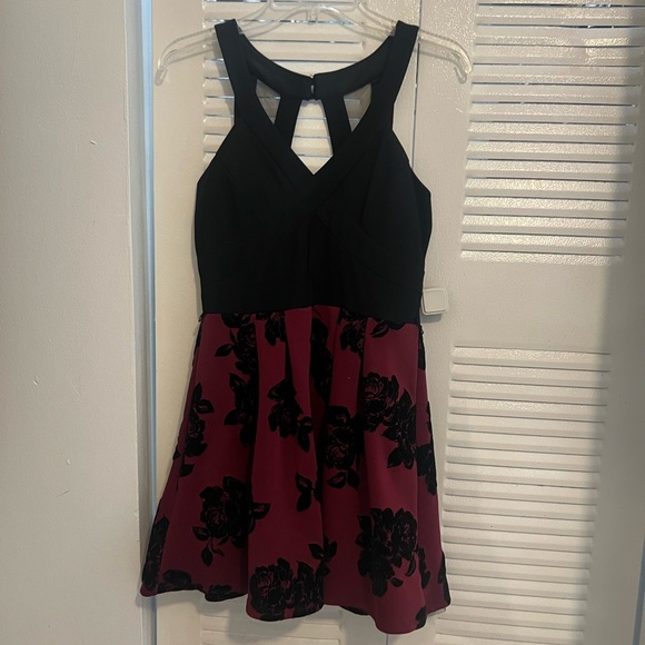 Crystal Doll Juniors black floral Velvet dress Christmas - Picture 2 of 4